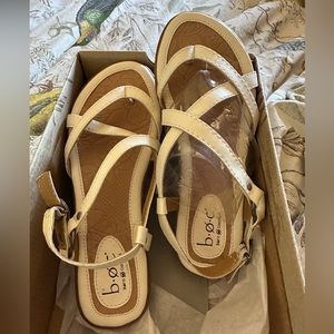 BORN BOC Ladies Sandals Size 6